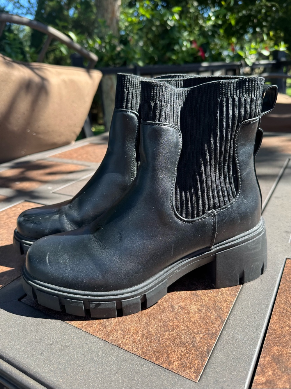 Black Size 8 Chelsea Lug Sole Ankle Boots - Women's